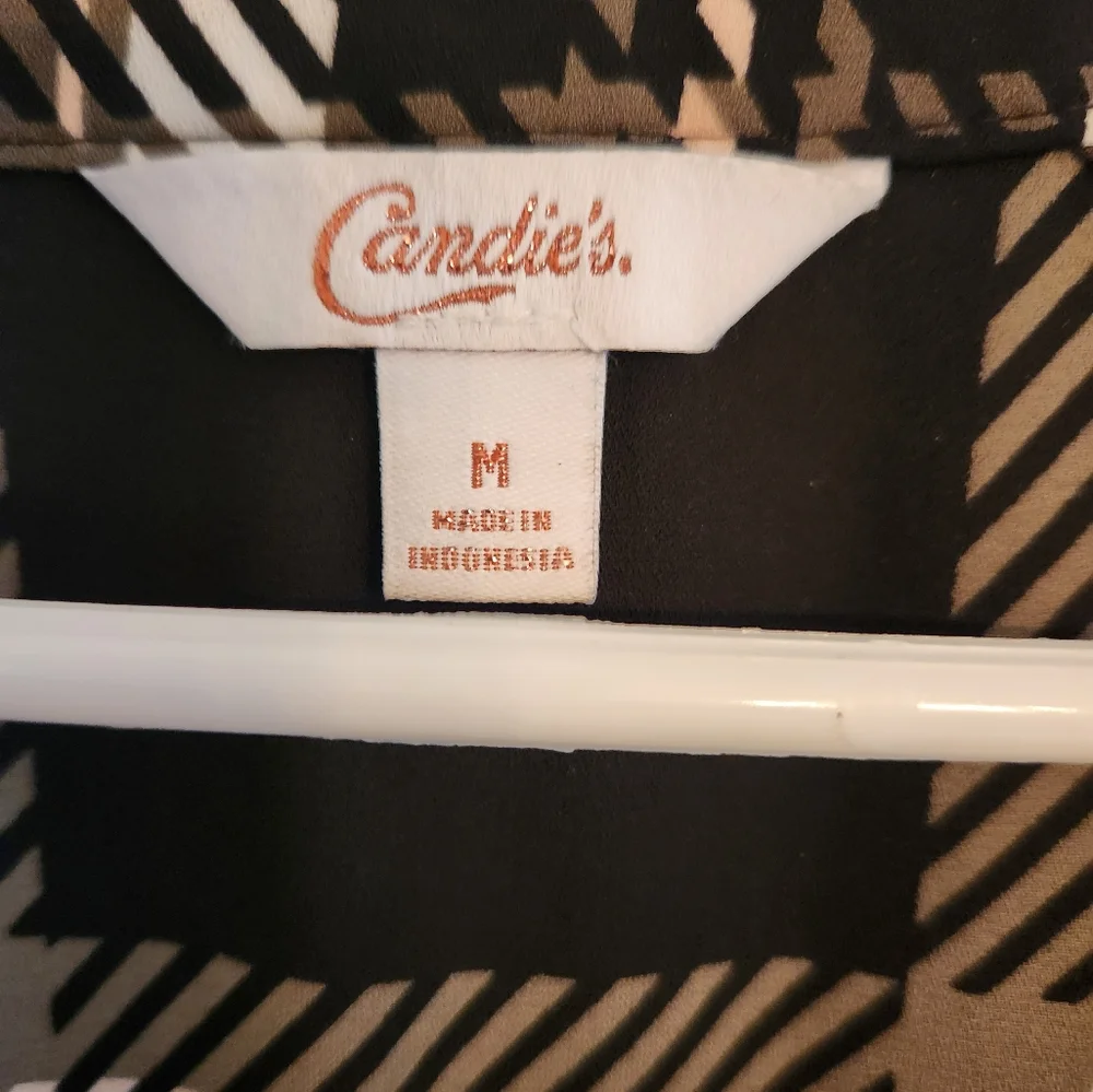 EUC Candies Womens Print Blouse with Cut Out Shoulder Design.  UNIQUE.  SIZE M - Picture 3 of 6